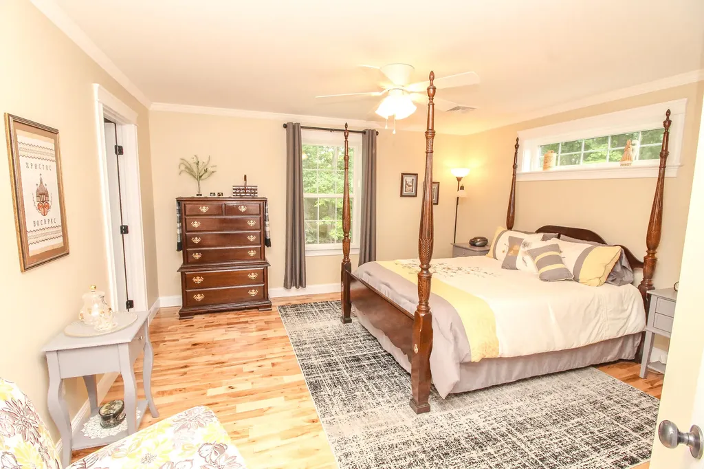 9 Sunrise Lane Hampden ME 04444