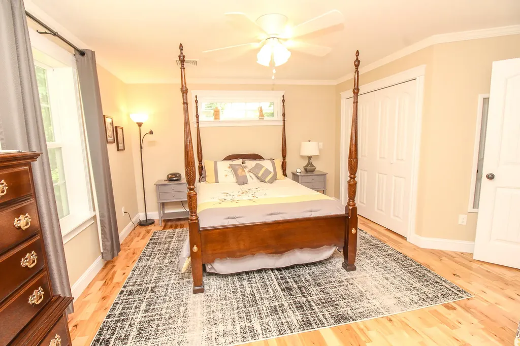 9 Sunrise Lane Hampden ME 04444