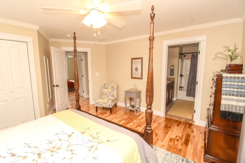 9 Sunrise Lane Hampden ME 04444