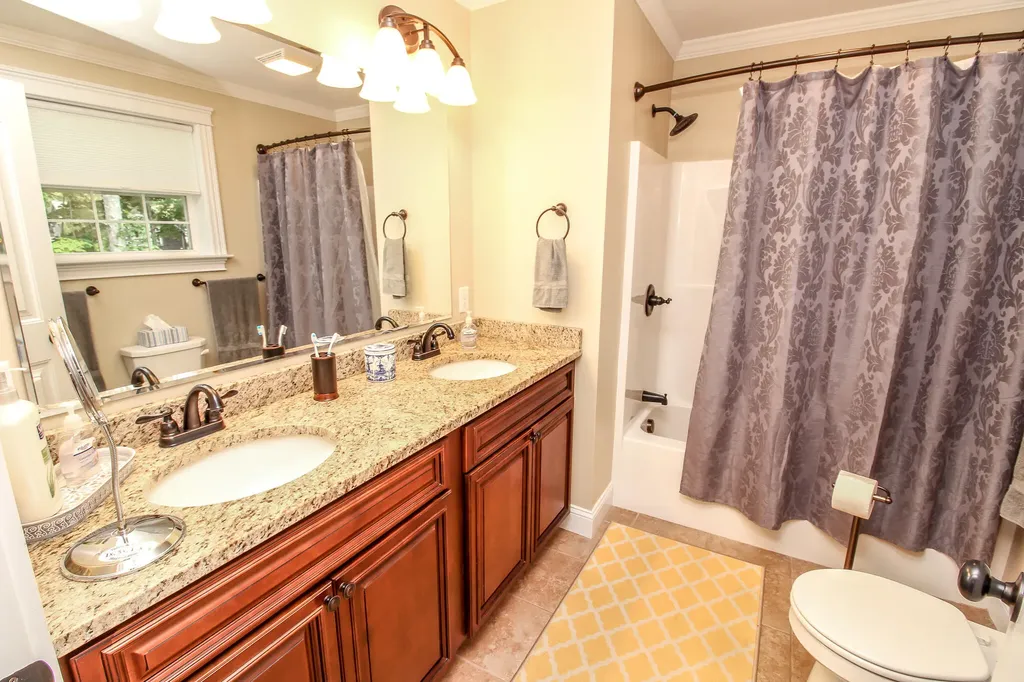 9 Sunrise Lane Hampden ME 04444