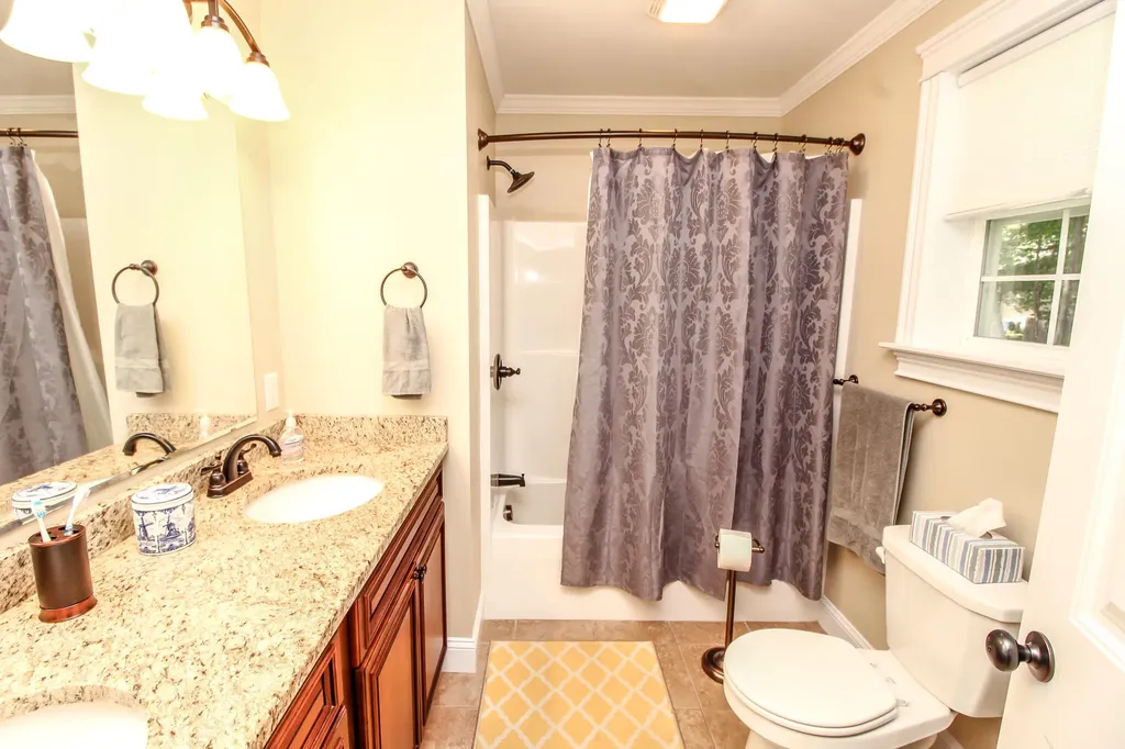 9 Sunrise Lane Hampden ME 04444