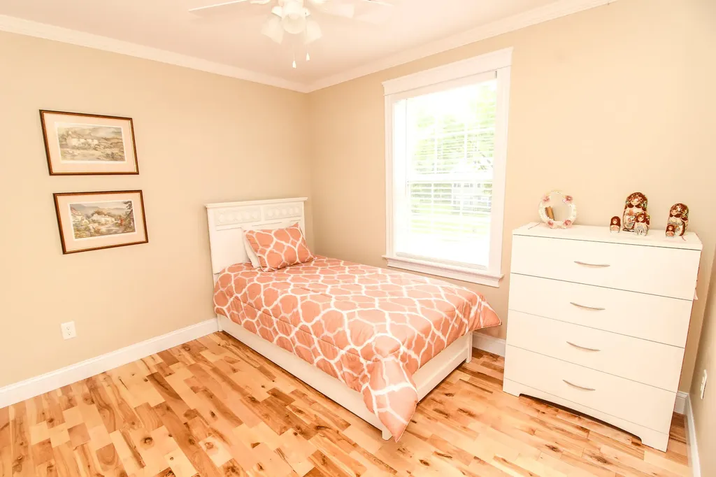 9 Sunrise Lane Hampden ME 04444