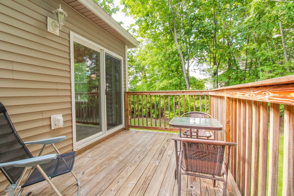 9 Sunrise Lane Hampden ME 04444
