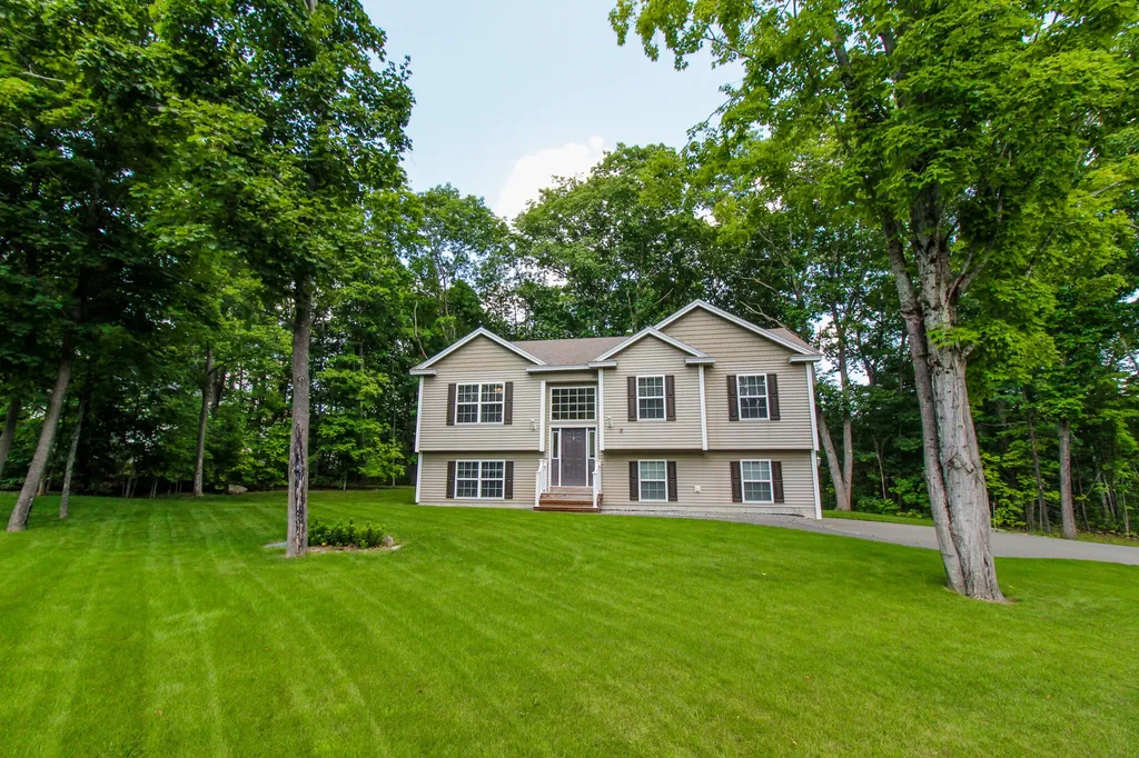 9 Sunrise Lane Hampden ME 04444