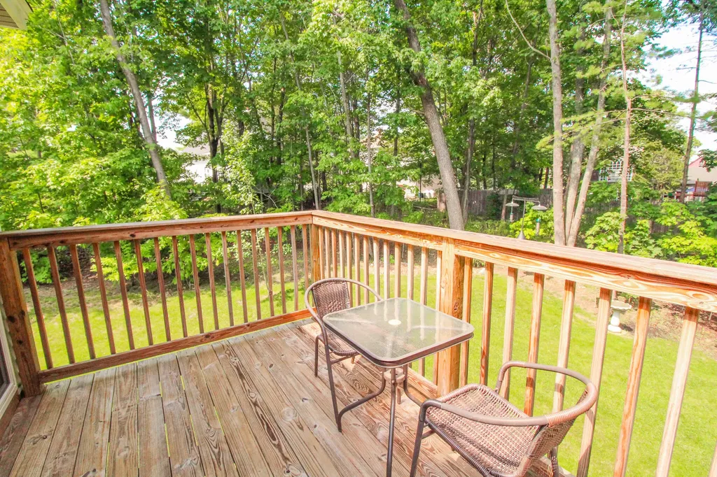9 Sunrise Lane Hampden ME 04444