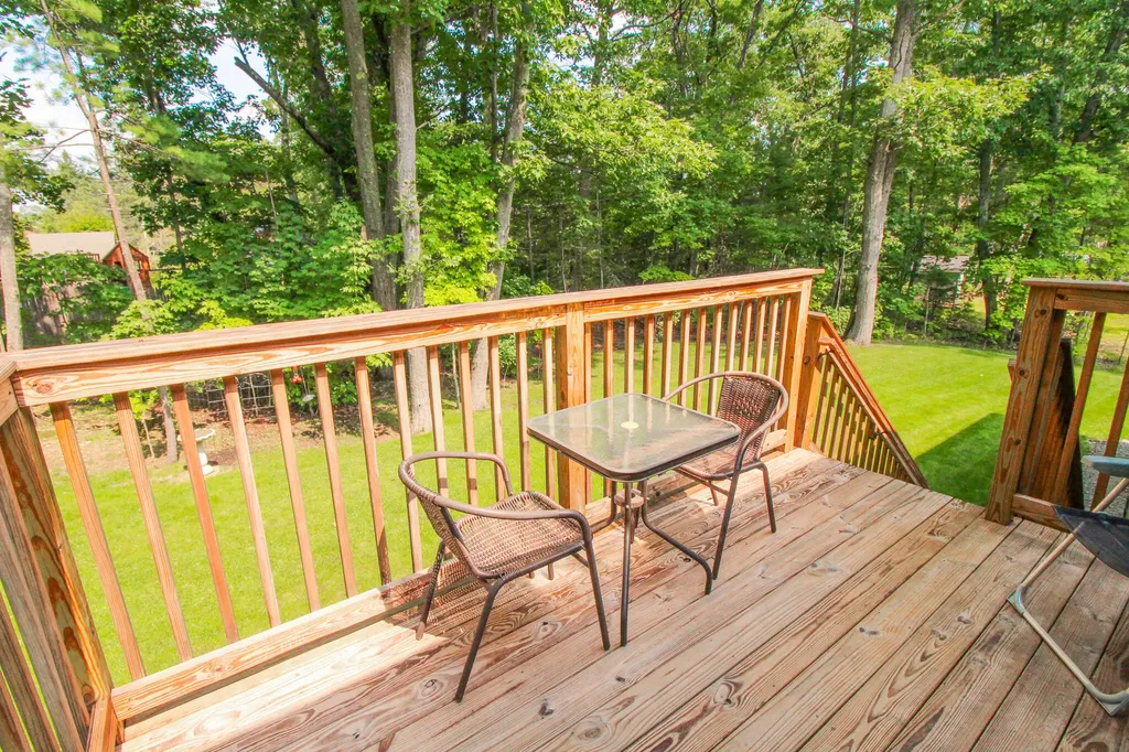 9 Sunrise Lane Hampden ME 04444