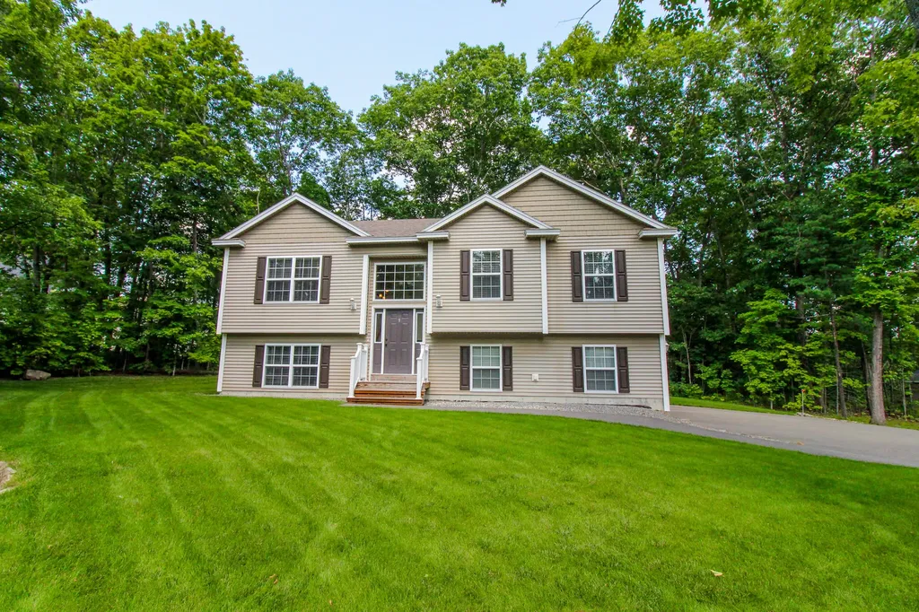 9 Sunrise Lane Hampden ME 04444