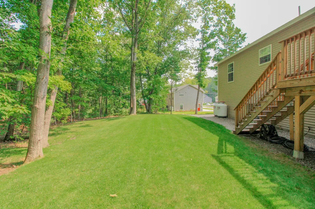 9 Sunrise Lane Hampden ME 04444