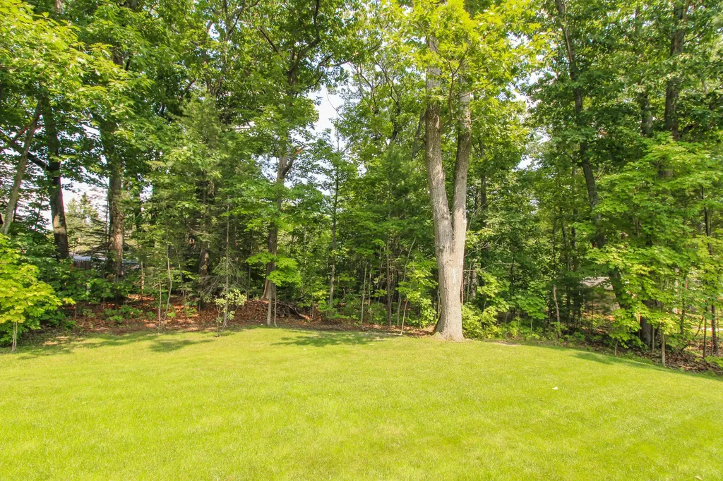 9 Sunrise Lane Hampden ME 04444