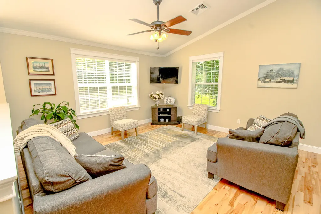 9 Sunrise Lane Hampden ME 04444