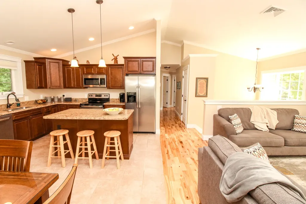 9 Sunrise Lane Hampden ME 04444
