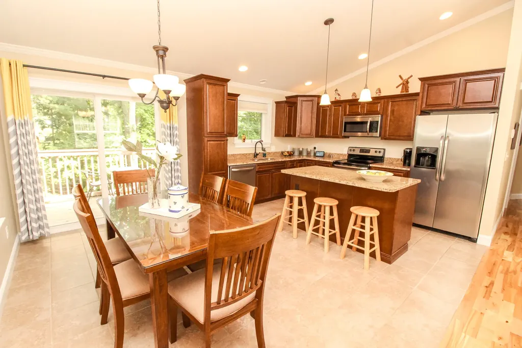 9 Sunrise Lane Hampden ME 04444