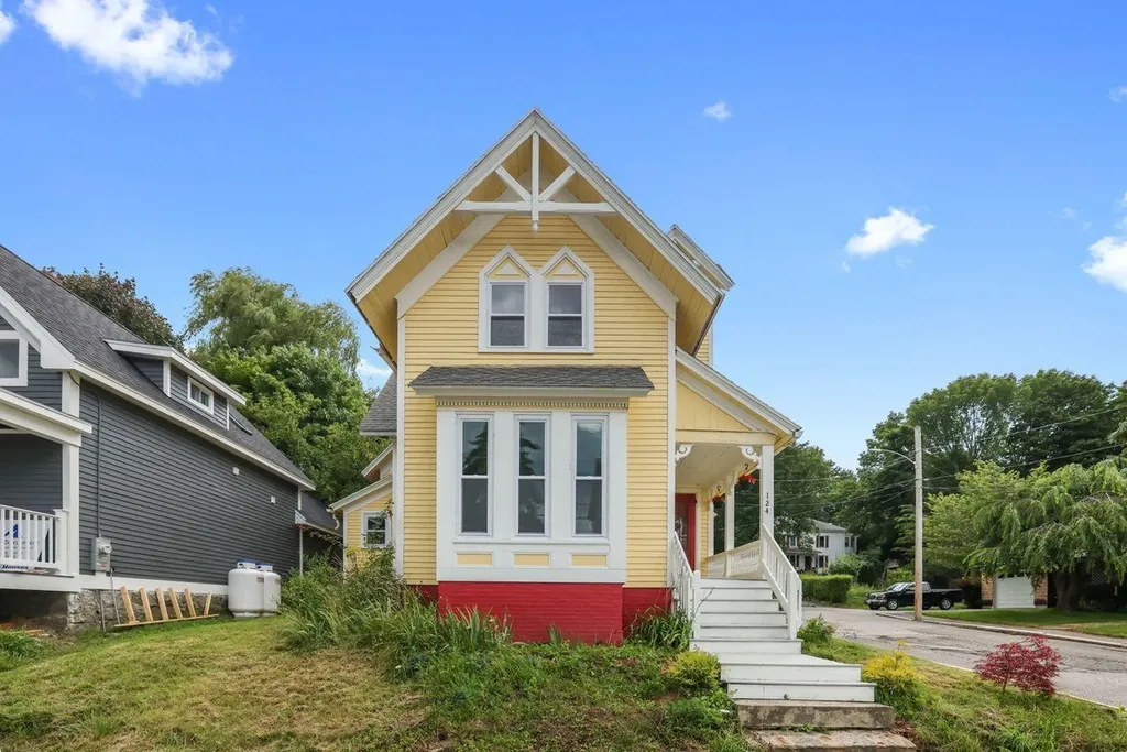 124 Cleaves Street Biddeford ME 04005