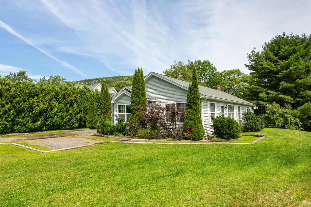 8 Ames Terrace Camden ME 04843