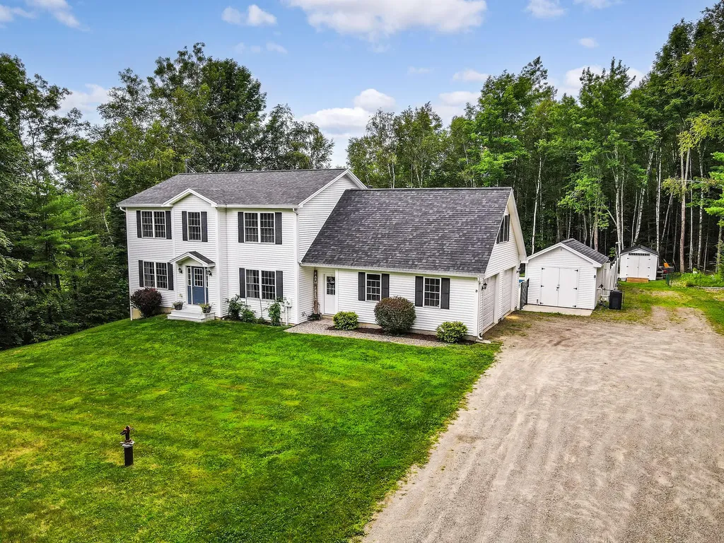 29 Rowe Lane Oakland ME 04963