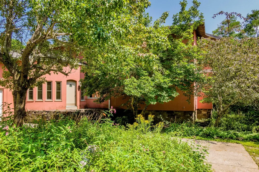 185 W Meadow Road Rockland ME 04841