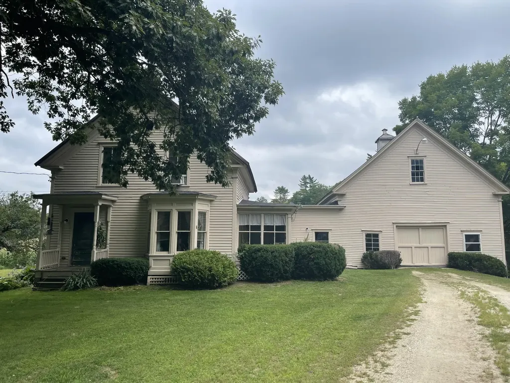 16 Libby Road Minot ME 04258