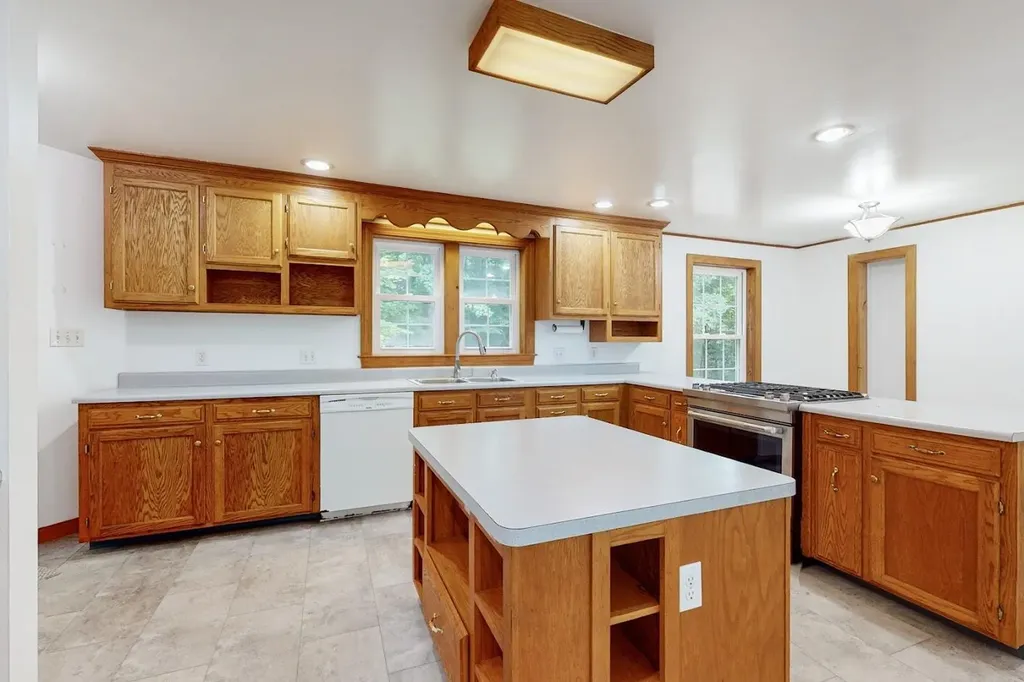 3 Timber Lane Poland ME 04274