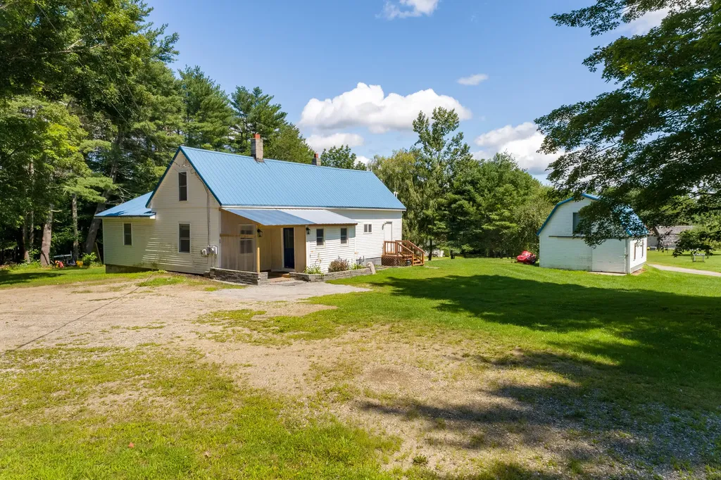 79 Hinkley Road West Gardiner ME 04345