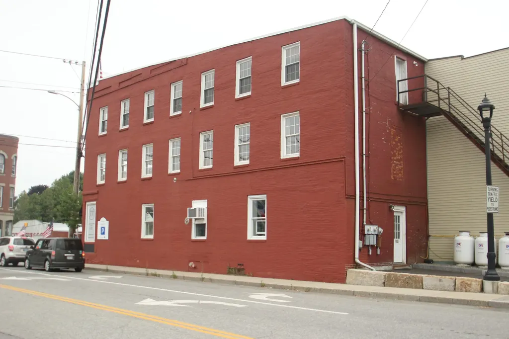153 Main Street Thomaston ME 04861