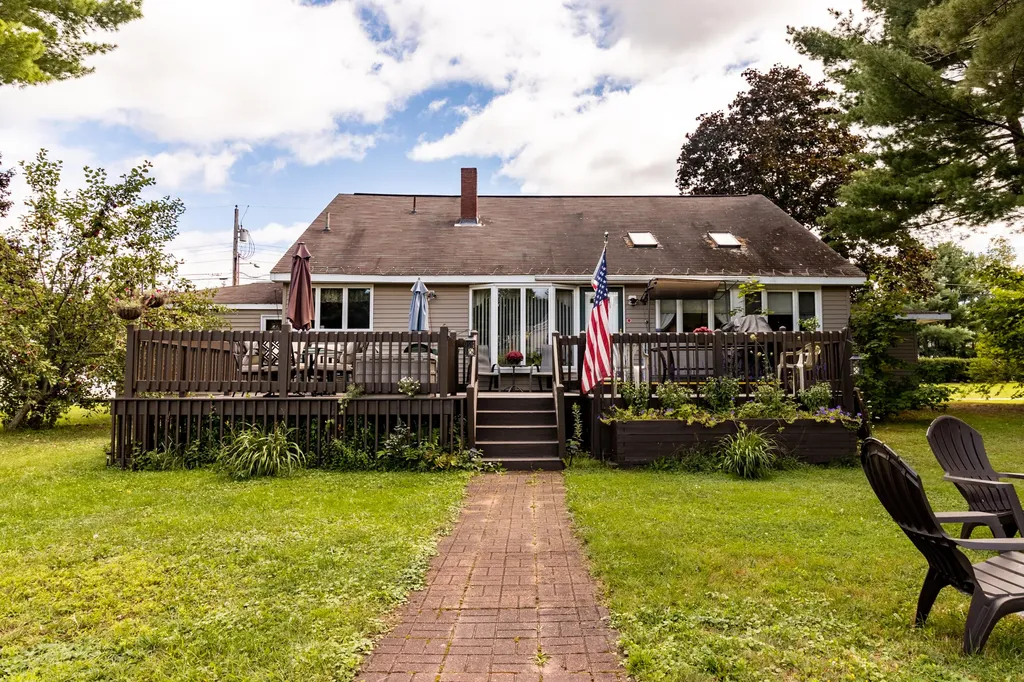 28 Robinson Gardens Lewiston ME 04240