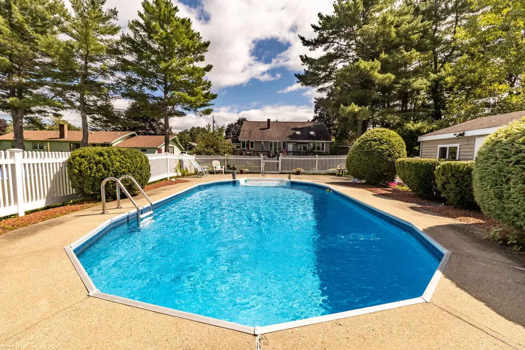 28 Robinson Gardens Lewiston ME 04240