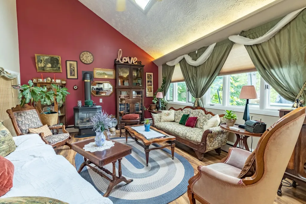 28 Robinson Gardens Lewiston ME 04240