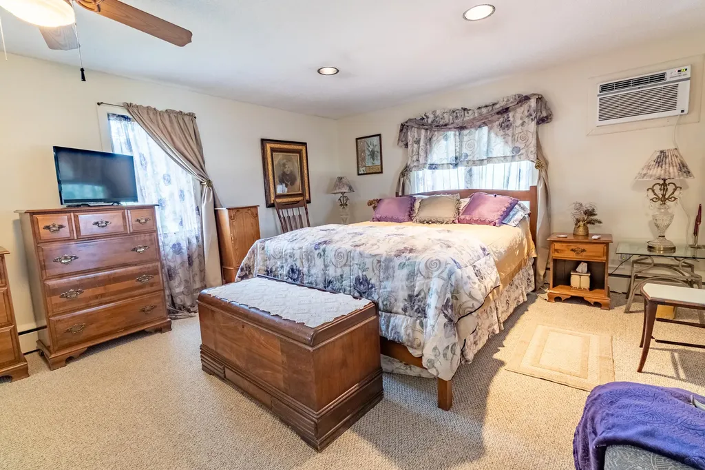 28 Robinson Gardens Lewiston ME 04240