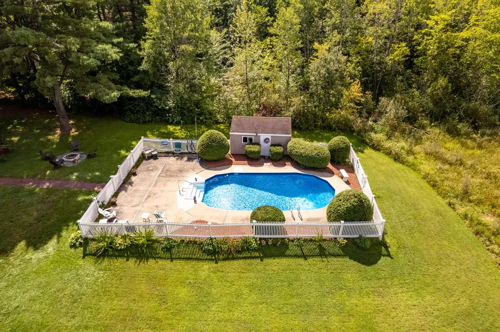 28 Robinson Gardens Lewiston ME 04240