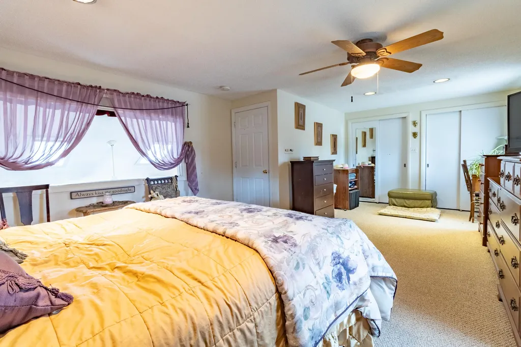 28 Robinson Gardens Lewiston ME 04240