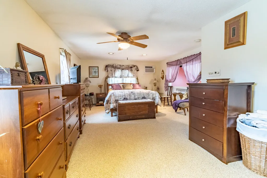 28 Robinson Gardens Lewiston ME 04240