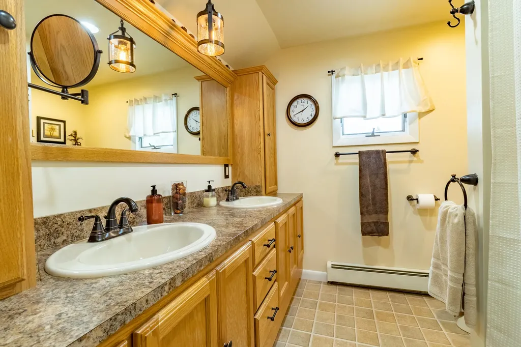 28 Robinson Gardens Lewiston ME 04240