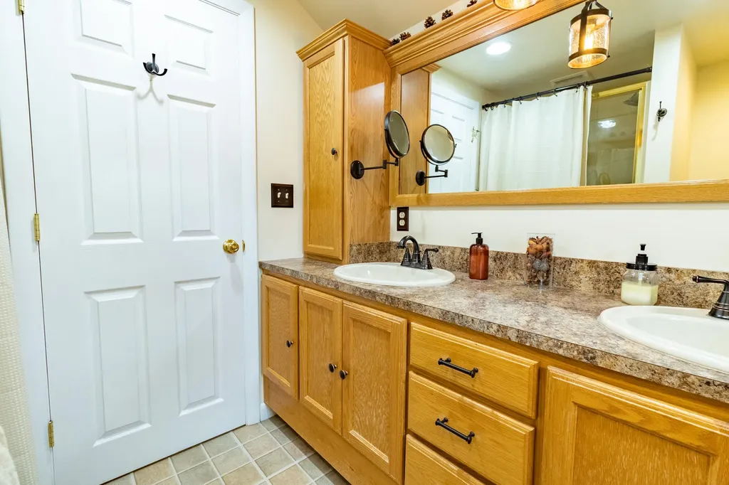 28 Robinson Gardens Lewiston ME 04240