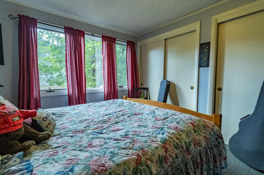 28 Robinson Gardens Lewiston ME 04240