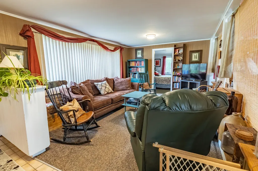 28 Robinson Gardens Lewiston ME 04240