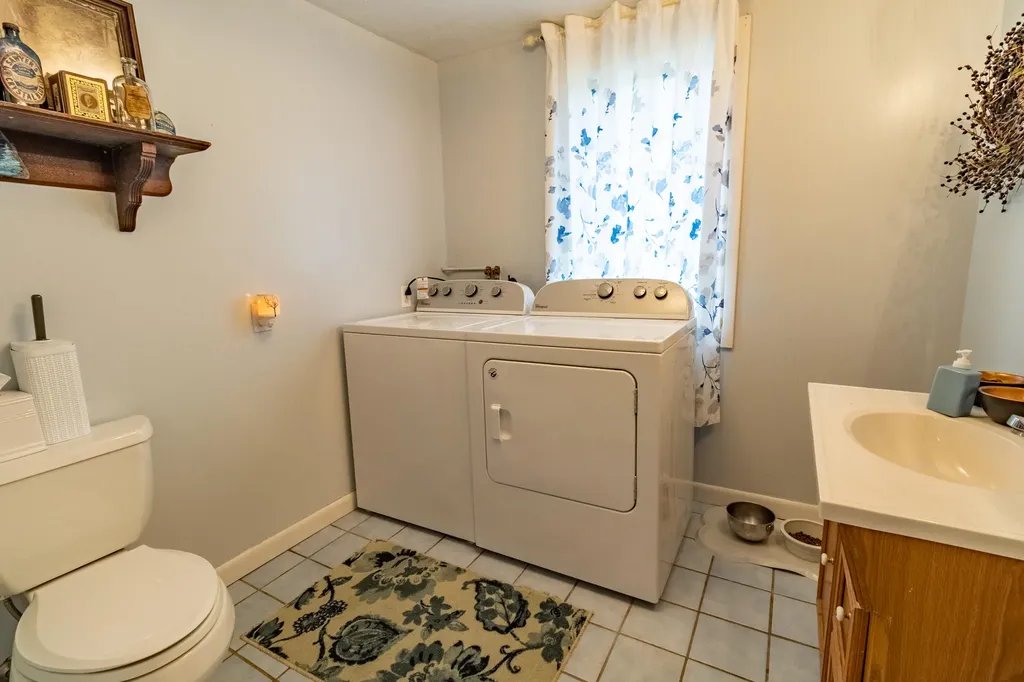 28 Robinson Gardens Lewiston ME 04240