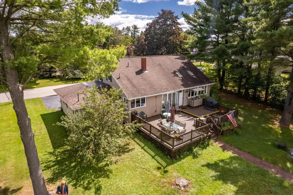28 Robinson Gardens Lewiston ME 04240