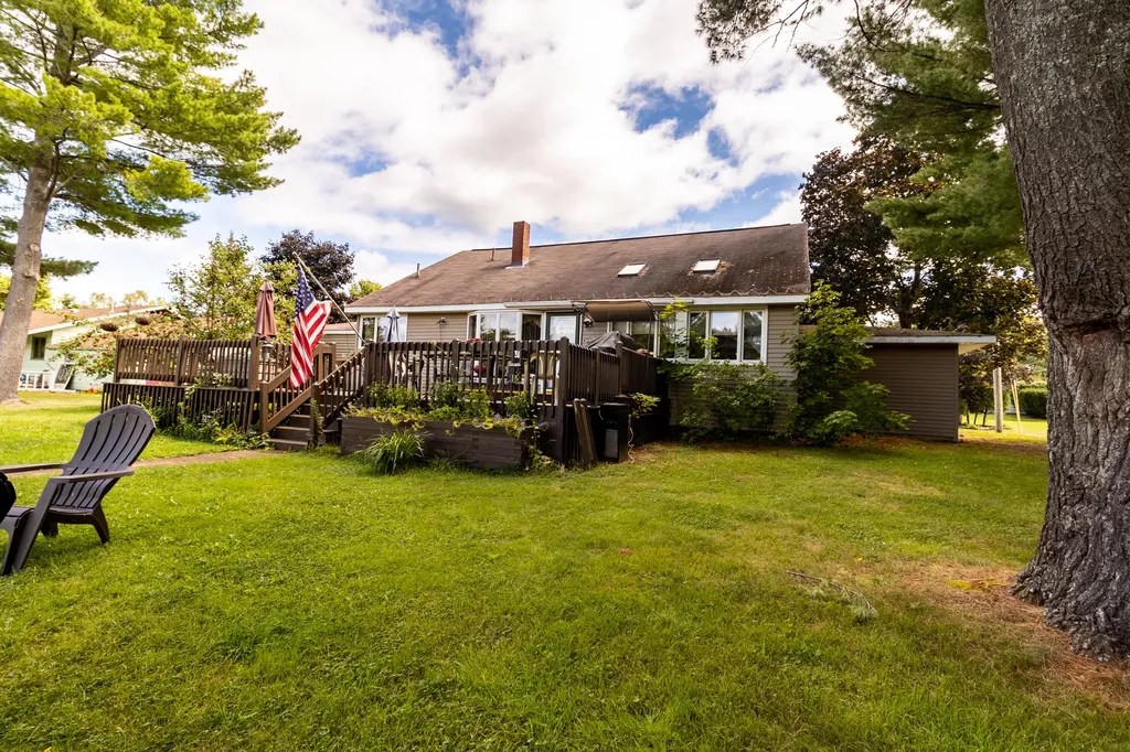28 Robinson Gardens Lewiston ME 04240