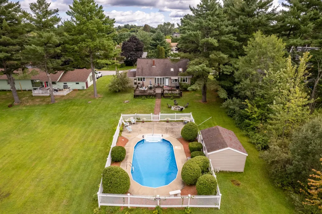 28 Robinson Gardens Lewiston ME 04240