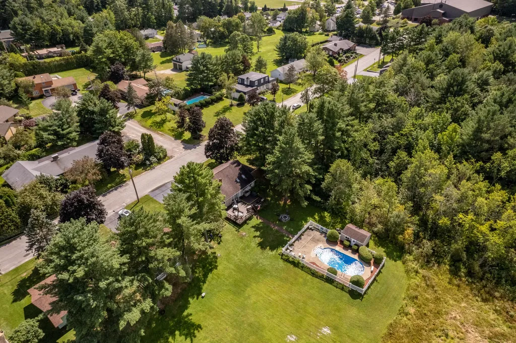 28 Robinson Gardens Lewiston ME 04240