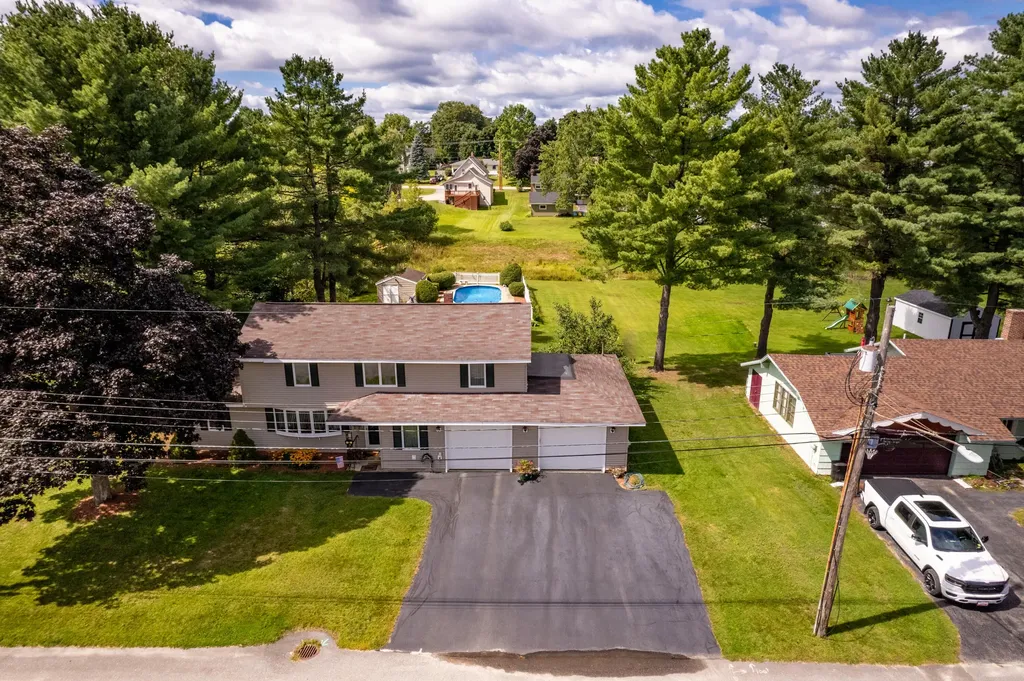 28 Robinson Gardens Lewiston ME 04240