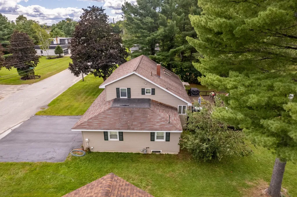 28 Robinson Gardens Lewiston ME 04240