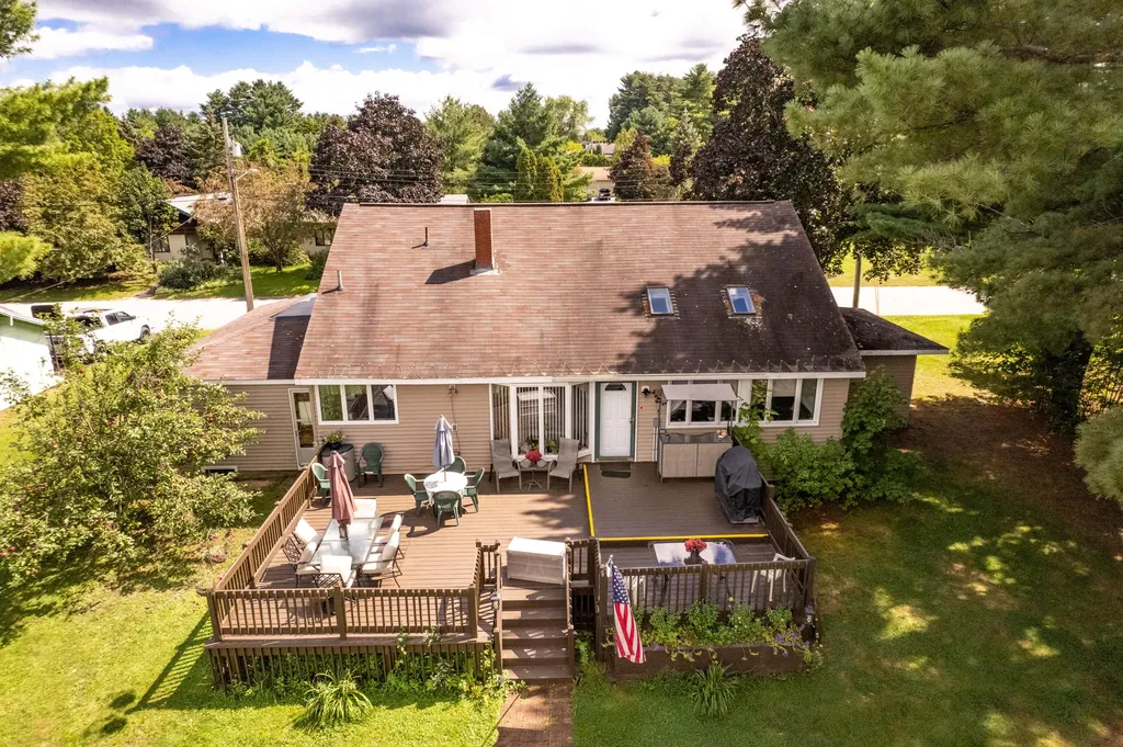 28 Robinson Gardens Lewiston ME 04240