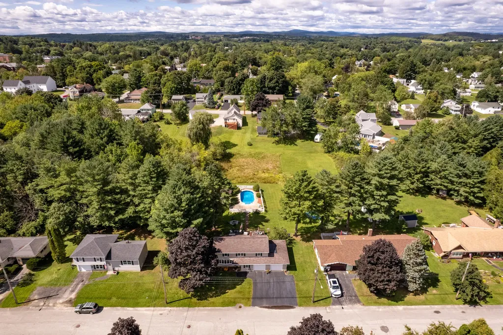 28 Robinson Gardens Lewiston ME 04240