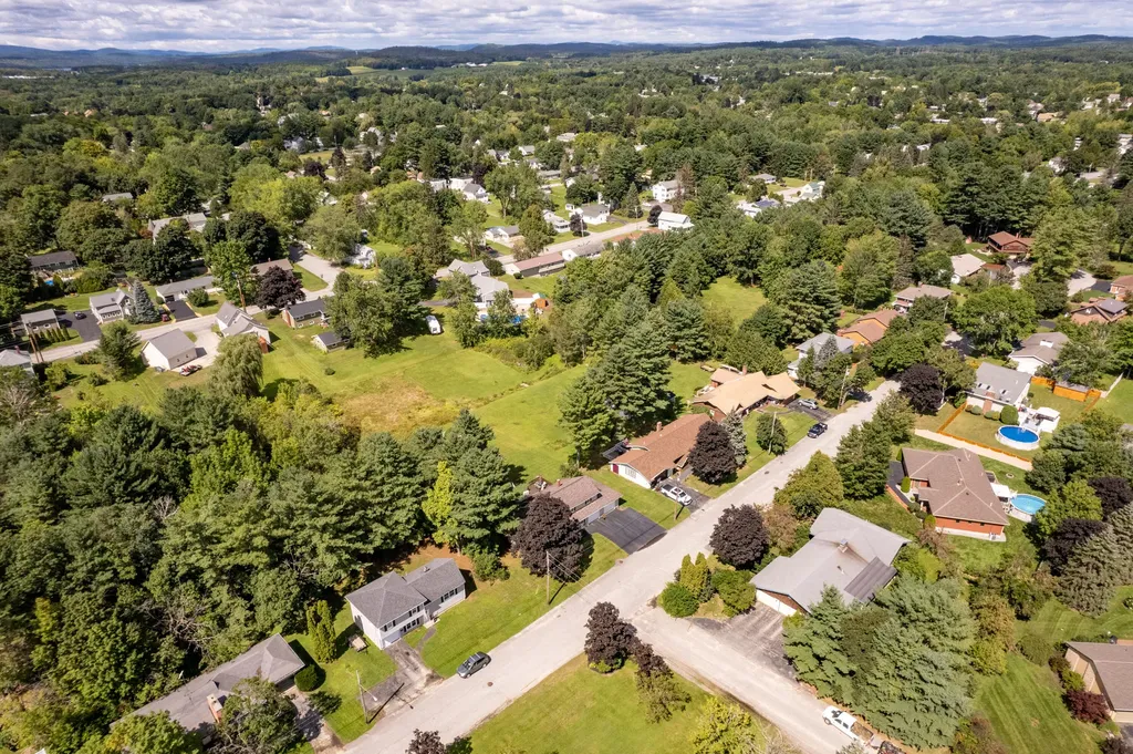 28 Robinson Gardens Lewiston ME 04240