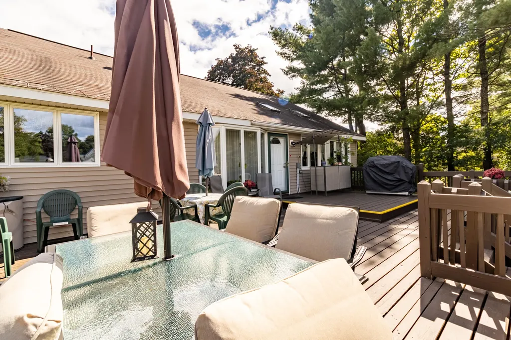 28 Robinson Gardens Lewiston ME 04240