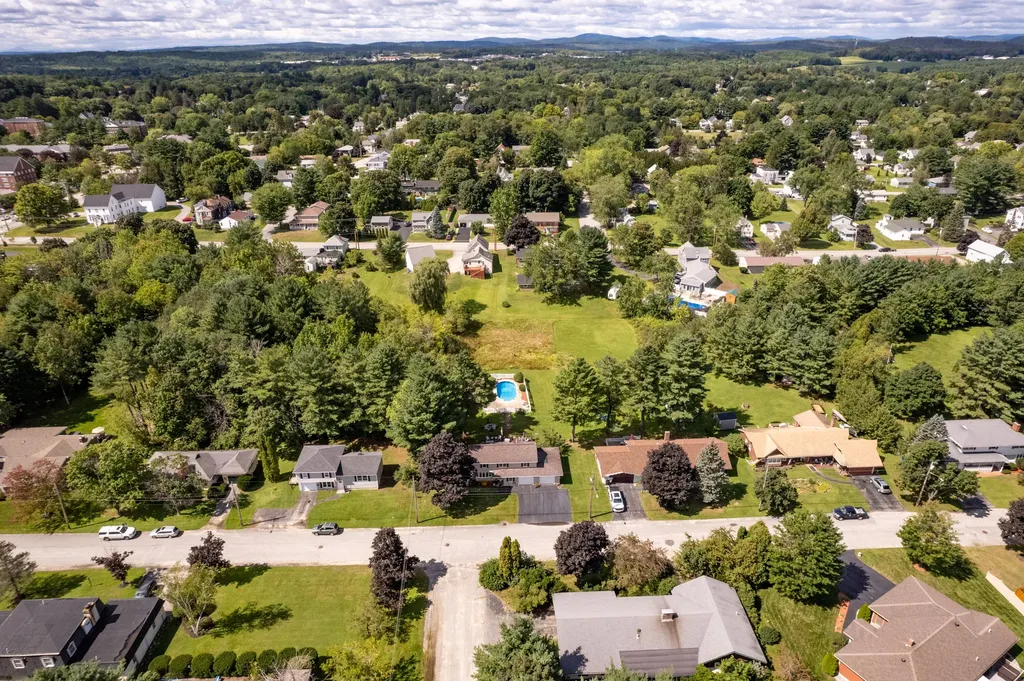 28 Robinson Gardens Lewiston ME 04240