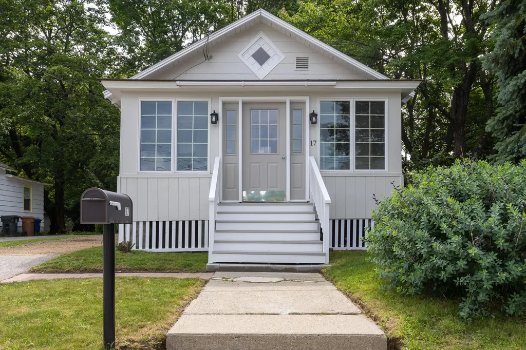 17 Roebuck Avenue Saco ME 04072