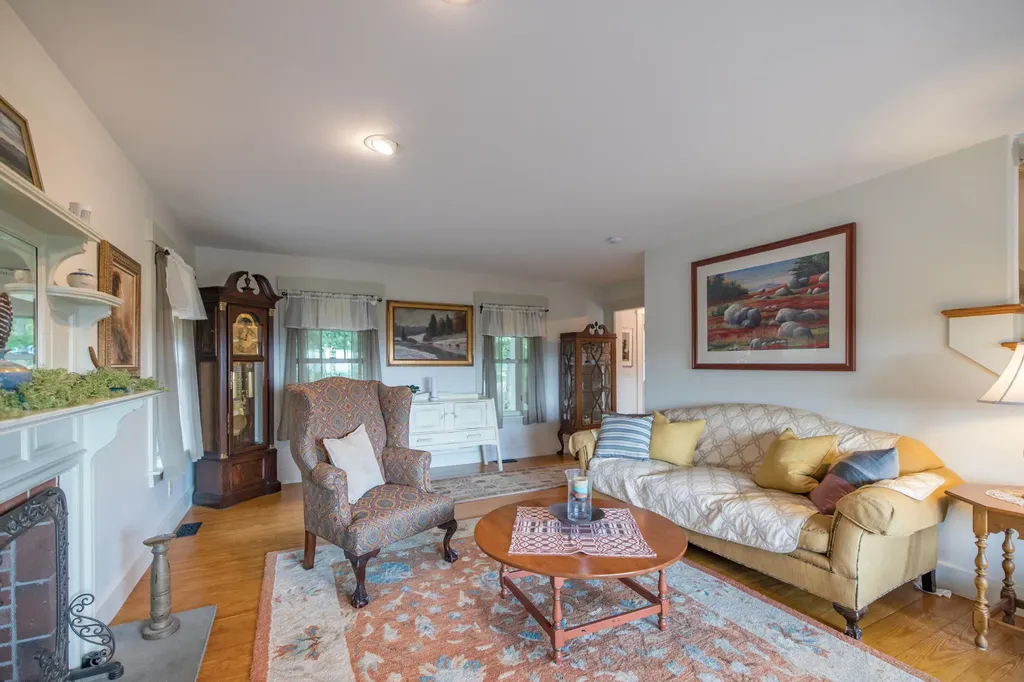54 Merles Landing Norway ME 04268