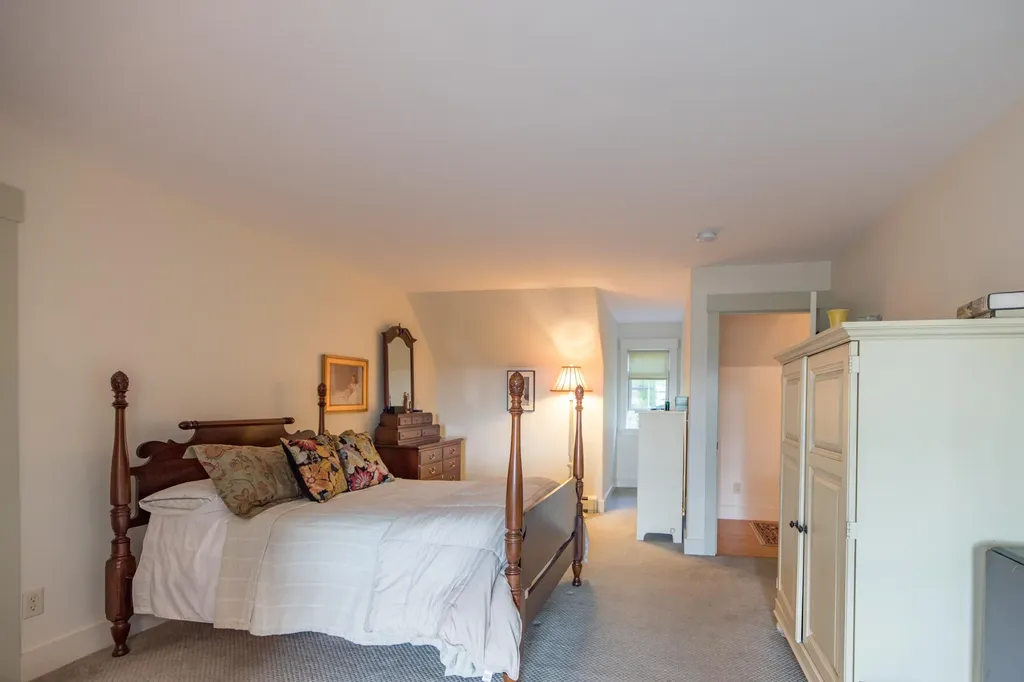54 Merles Landing Norway ME 04268